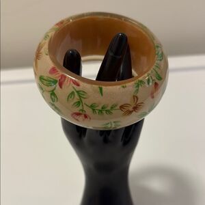 Vintage Chunky & Wide Floral Cream Lucite Bangle Bracelet.